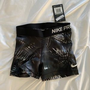 NWT - Nike Pro